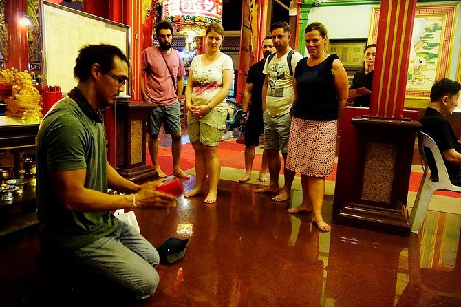 PRIVATE - STEET FOOD TOUR CHINA TOWN incl. food and drinks - Kuan Yim Shrine and the Thian Fa Foundation