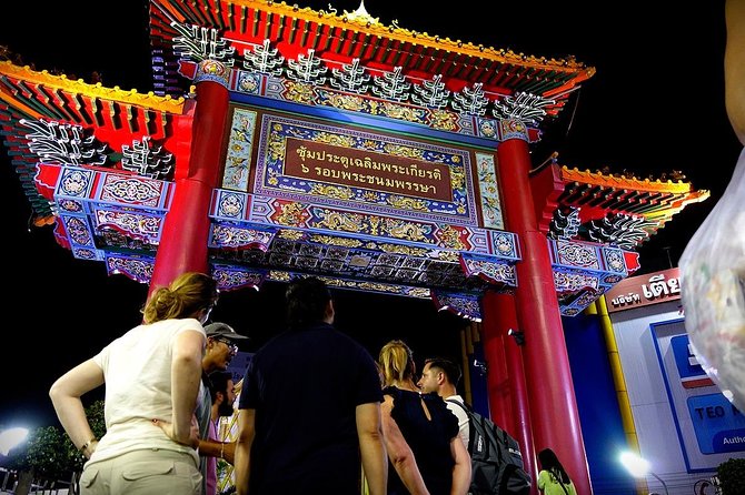 PRIVATE - STEET FOOD TOUR CHINA TOWN incl. food and drinks - Meeting on Thanon Rama IV