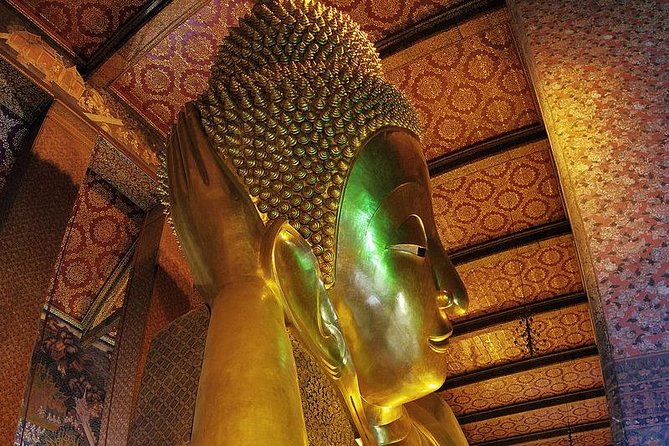 Private Tour: Damnoen Saduak Floating Market and Bangkok City Temples - Damnoen Saduak Floating Market by wooden boat
