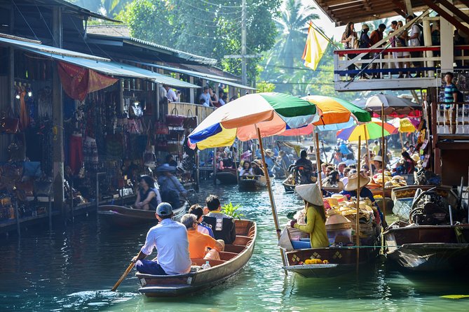 Private Tour: Floating Markets and Suan Sampran Day Trip from Bangkok - Thai lunch and the rhythm of the afternoon