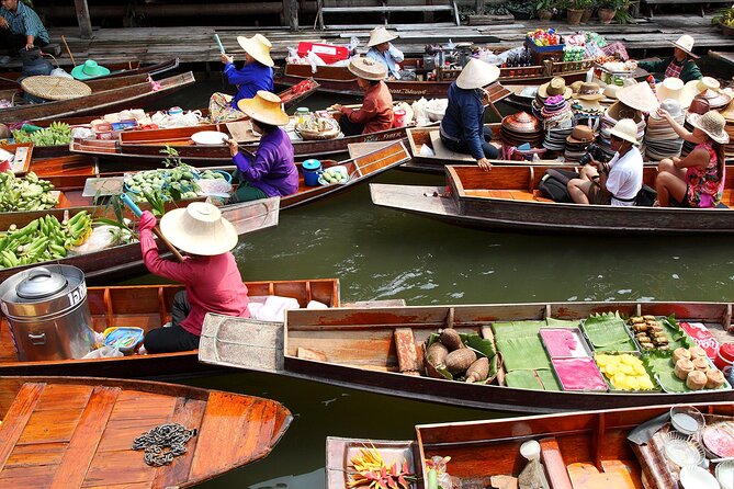 Private Tour to Railway Market and Damnoen Saduak Floating Market - The private car and guide make the day easier