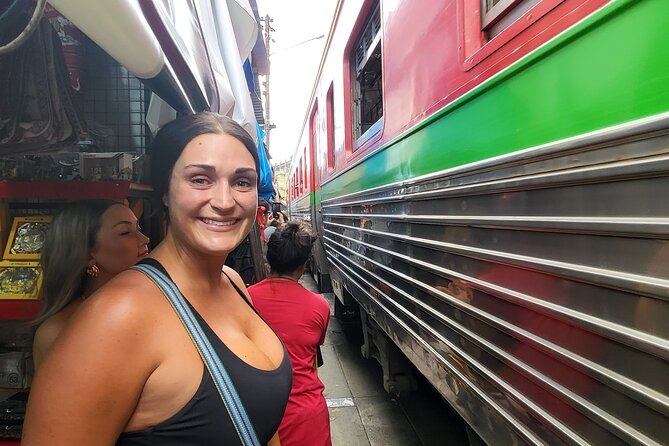 Private Tour to Railway Market Floating Market and Ayutthaya - The road to Ayutthaya