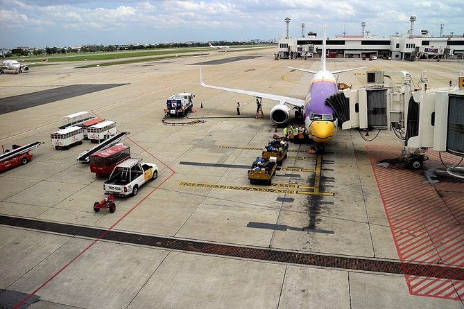Private Transfer from Bangkok Airport to Hotel in Bangkok - The ride into Bangkok can take 45 minutes or two hours