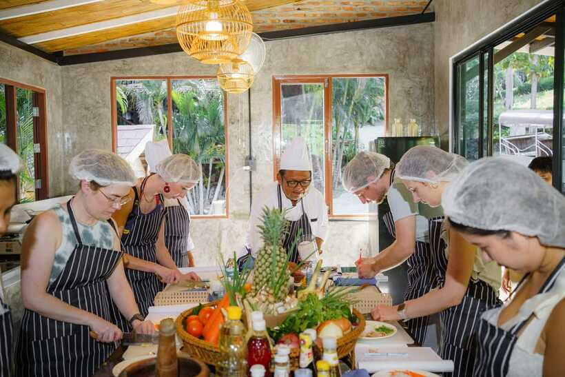 Railay: Hands-On Thai Cooking Class at Railay Beach - What the class does particularly well