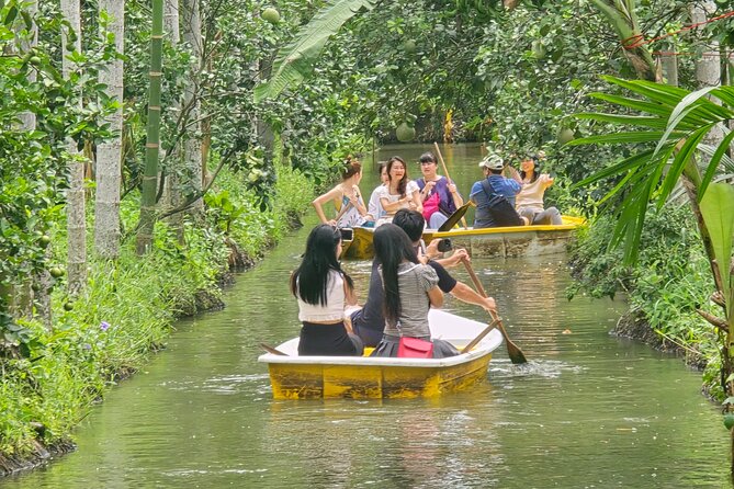 Railway Market, Floating Market and After the Rain Cafe - Damnoen Saduak by motorboat