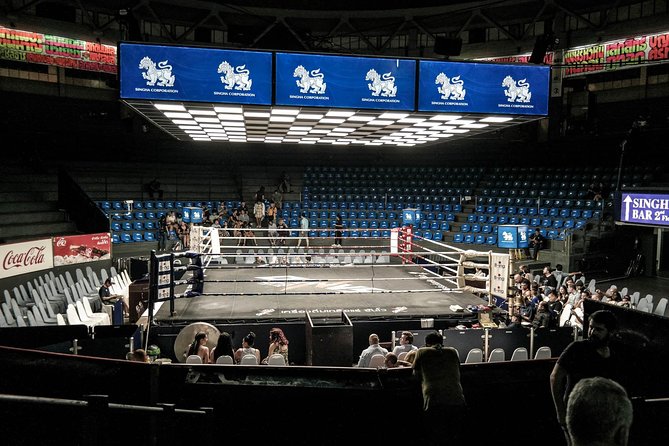 Rajadamnern Stadium: The Real Muay Thai Boxing Experience - The crowd, betting, and local atmosphere