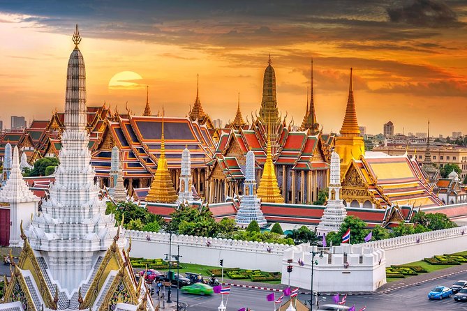 Royal Grand Palace and Bangkok Temples: Half Day Tour - What the guide adds to the visit