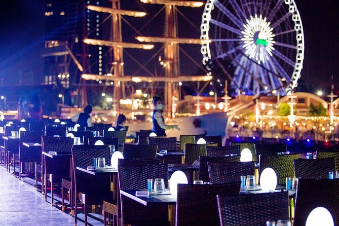 Royal Princess Dinner Cruise: Bangkok Chao Phraya River - Live music and cabaret entertainment