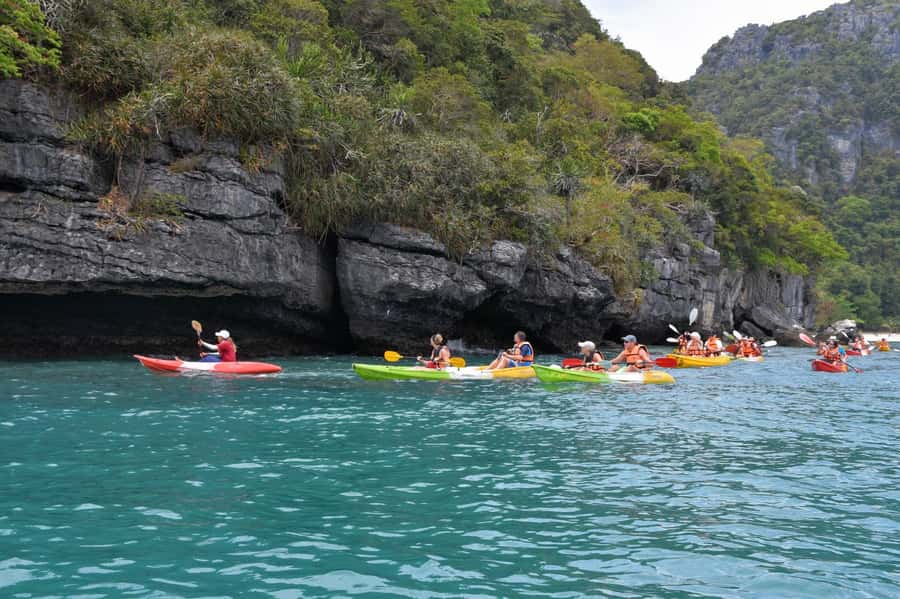 Samui: Angthong Marine Park Boat Tour w/ Transfer and Meals - Kayaking beneath Angthong’s limestone cliffs
