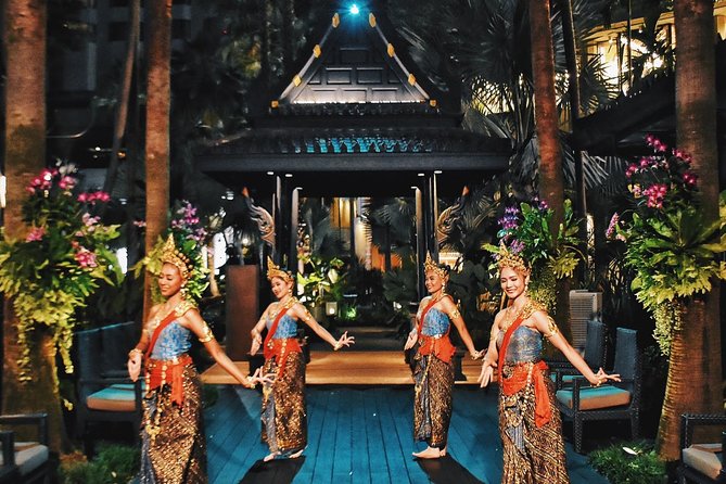 Shangri-La Hotel's Salathip Thai Restaurant Experience - Key points before you book