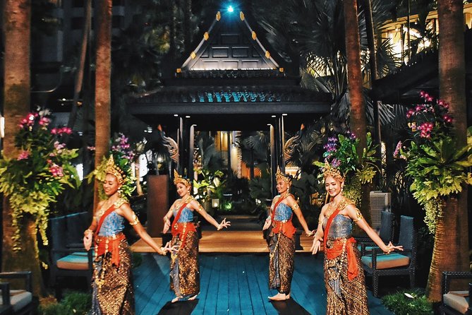 Shangri-La Hotel's Salathip Thai Restaurant Experience - Is the $100.11 price good value?