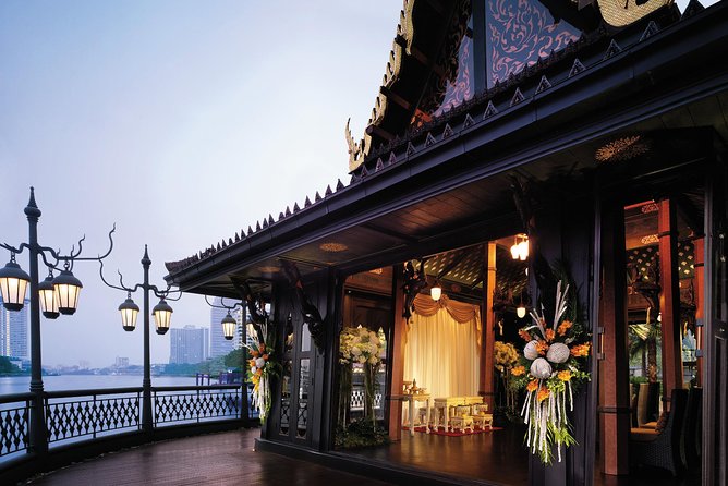 Shangri-La Hotel's Salathip Thai Restaurant Experience - Practical details that affect your decision