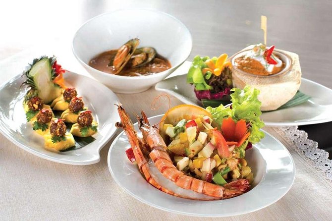 Shangri-La Hotel's Salathip Thai Restaurant Experience - What arrives during the four-course meal