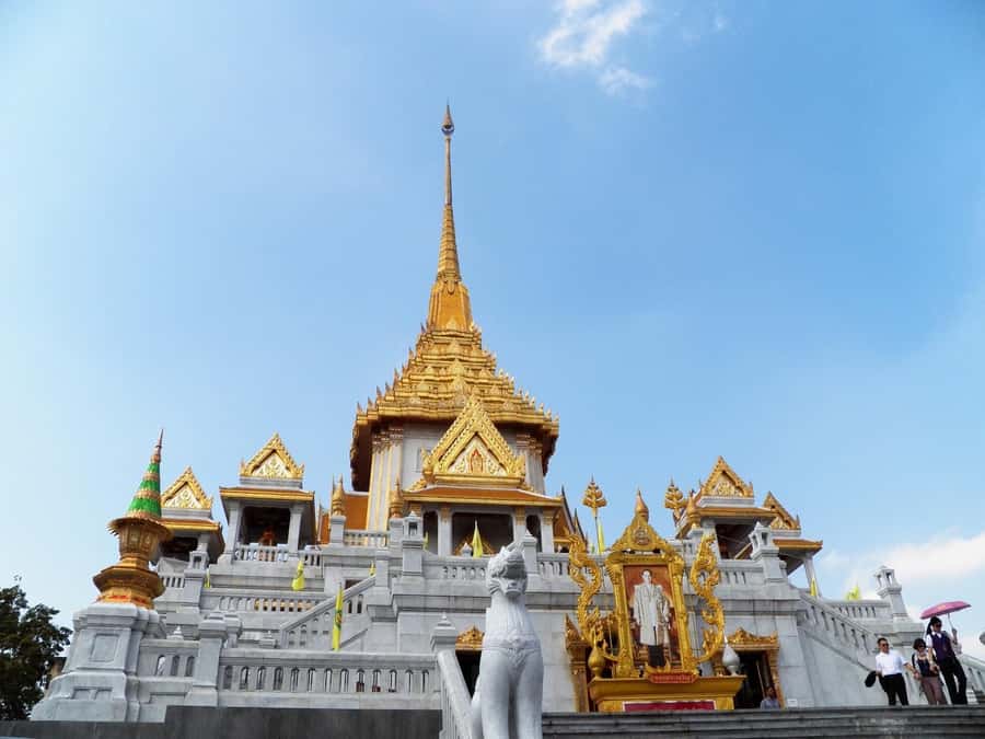 Shared Tour: Wat Pho, Wat Traimit and Wat Benchamabophit - Pak Khlong Talat and a short stop among flowers