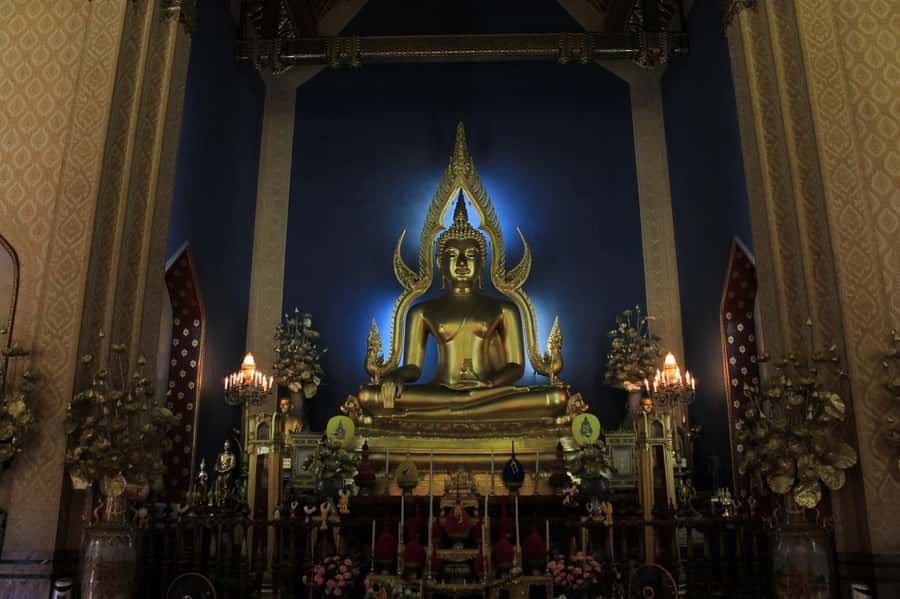 Shared Tour: Wat Pho, Wat Traimit and Wat Benchamabophit - The guide can make or break a short tour