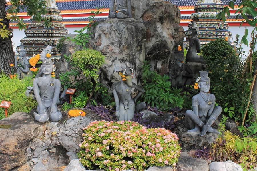 Shared Tour: Wat Pho, Wat Traimit and Wat Benchamabophit - Clothing, temple manners, and what to carry