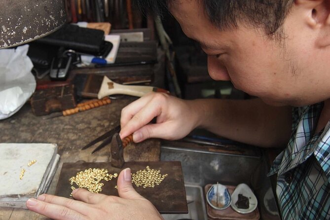 Small-Group: Unseen Bangkok's Chinatown Walking Tour - Sampeng Market and the 150-year-old fresh market