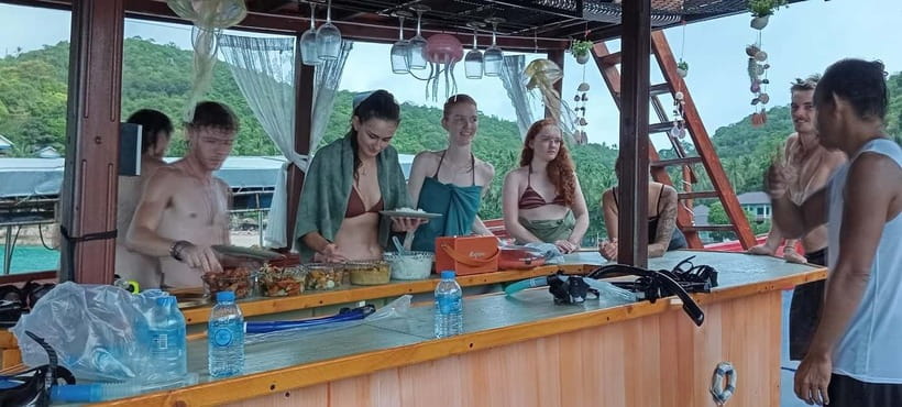 Snorkeling Tour with meals and BBQs - Cocktail - Sunset⭐⭐⭐⭐⭐ - Pickup and the seven-hour rhythm