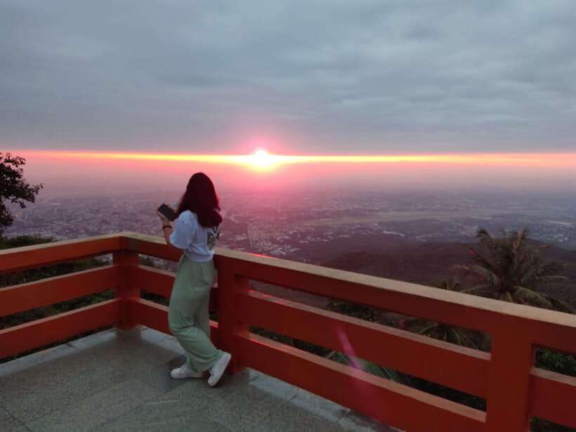 Spiritual Sunrise Wat Doi Suthep, Pha Lat, Alms & Meditation - Key points to know before booking