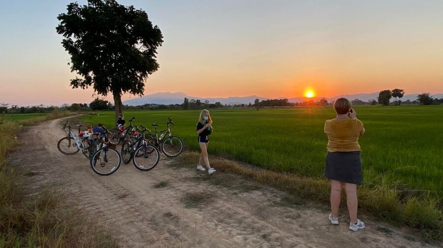 Sukhothai: 2.5-Hours Guided Countryside Sunset Bike Tour - Leaving Sukhothai town by bicycle