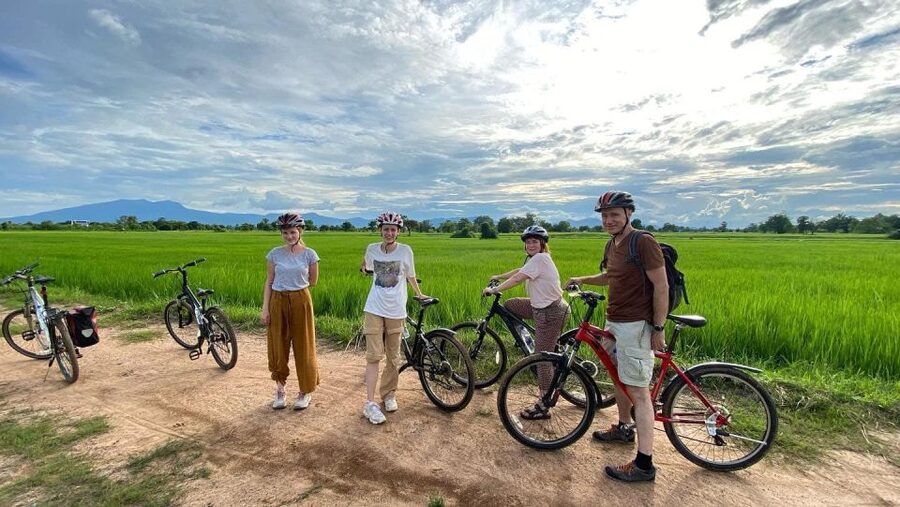 Sukhothai: 2.5-Hours Guided Countryside Sunset Bike Tour - Riding the 10-kilometer dirt track
