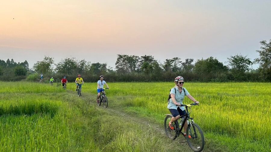 Sukhothai: 2.5-Hours Guided Countryside Sunset Bike Tour - Watching sunset beneath Khao Luang