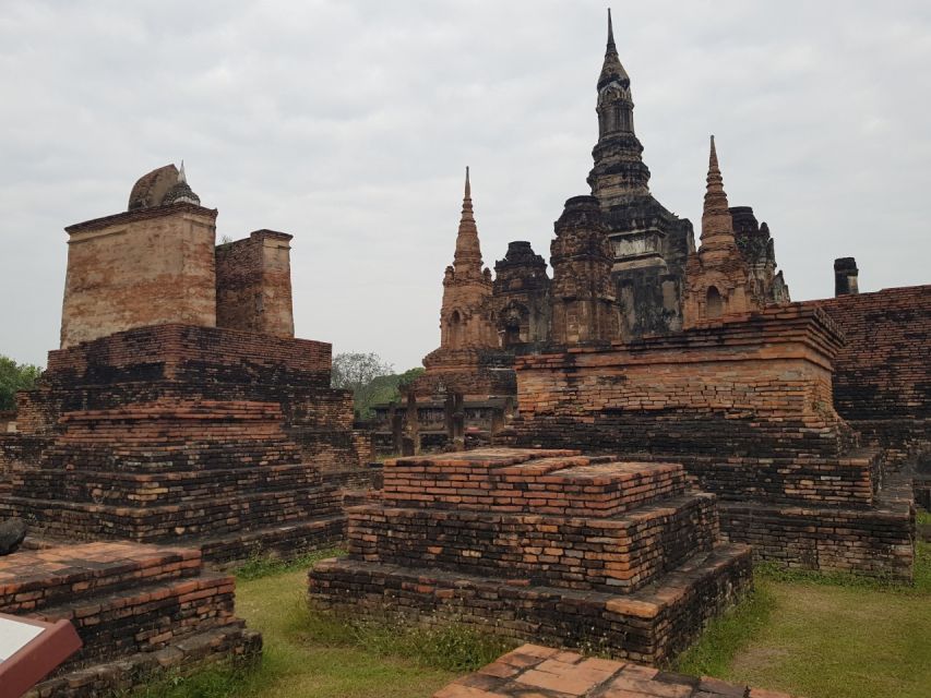 Sukhothai: Full-Day Historical Park Cycling Tour with Lunch - Canals, villages, and the working countryside