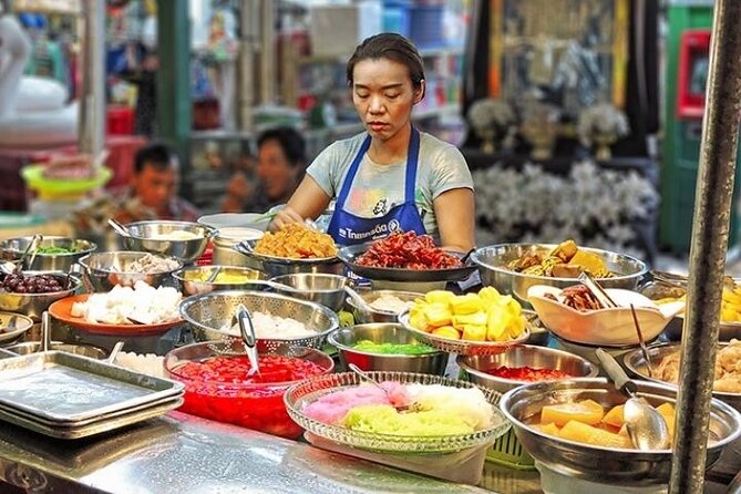 Sunset Local Eats Food Tour in Hua Hin - Stop one: shopping and snacking at a fresh market