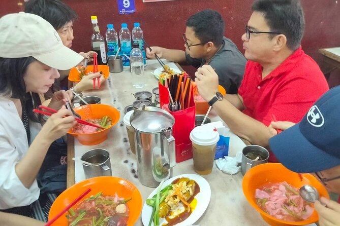 Taste of Chiang Mai: Michelin Guide Street Food Small Group 2Hr - What the guide adds beyond the plate