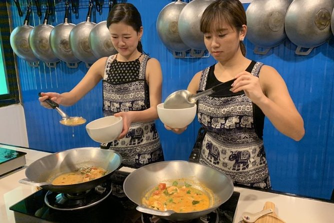 Thai Cooking Class at Tingly Thai Cooking School in Bangkok - Starting at 8:30 with Wat Kheak market