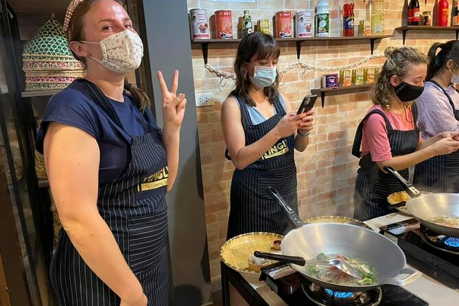 Thai cooking class experience in Bangkok with Tingly Thai cooking school - The teaching style: funny, clear, and hands-on