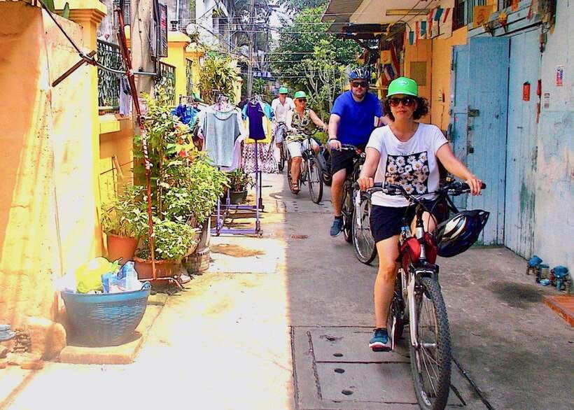 Thai culture and Bangkok local life guided bike tour - The riverside ride back