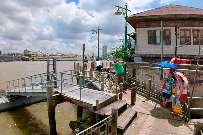 Thai Culture and Local Life 4- Hour Bangkok Bike Tour - Stop 2: Chinatown by bicycle