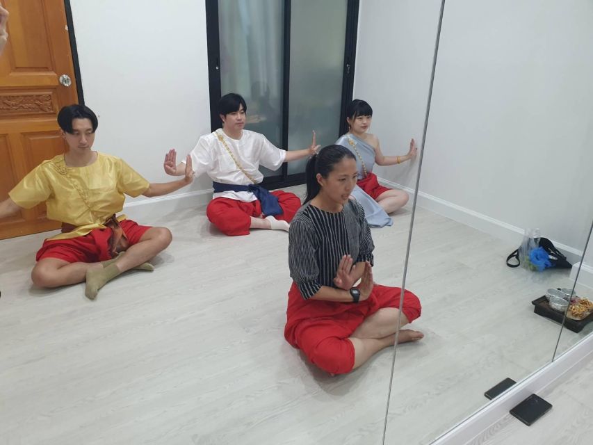 Thai Dance Class - The history behind the hand gestures and poses