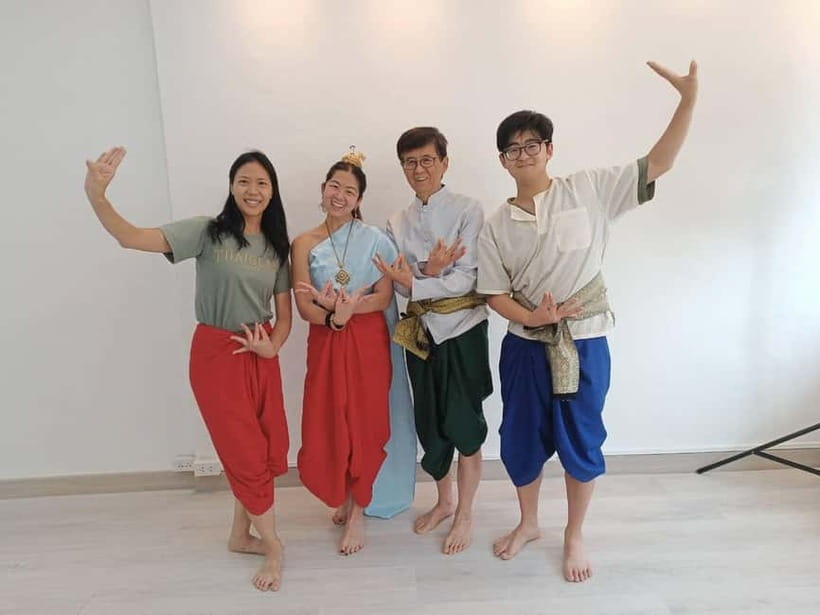 Thai Dance Class - Warming up before the three songs