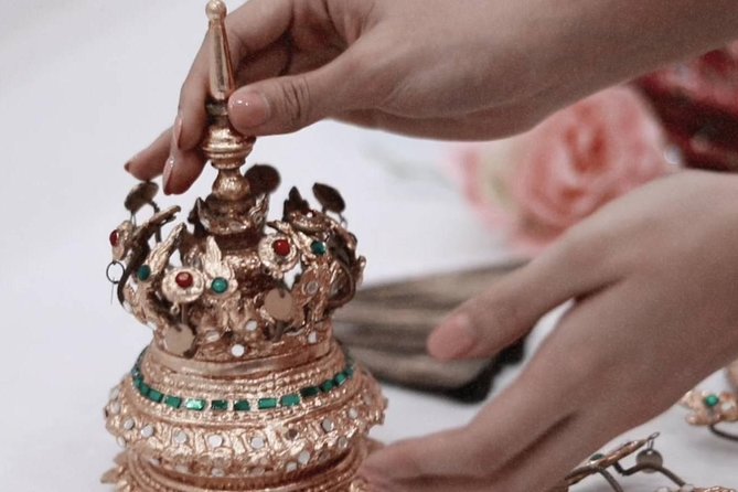 Thai Dance Class at Wat Arun - Snacks, herbal drinks, and conversation