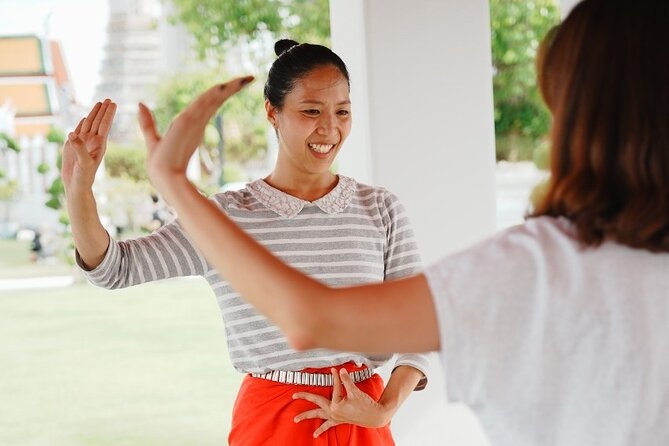 Thai Dance Class at Wat Arun - Arriving near Wat Arun