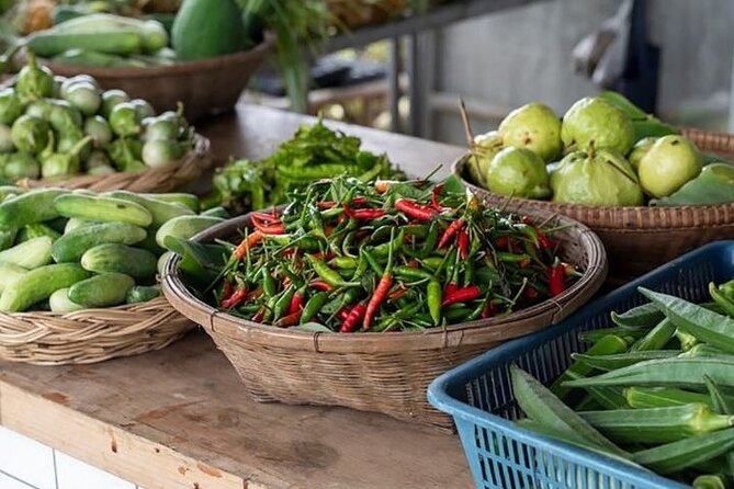 Thai Street Food & Morning Market Walking Tour in Hua Hin - Old-town lanes and the final restaurant stop