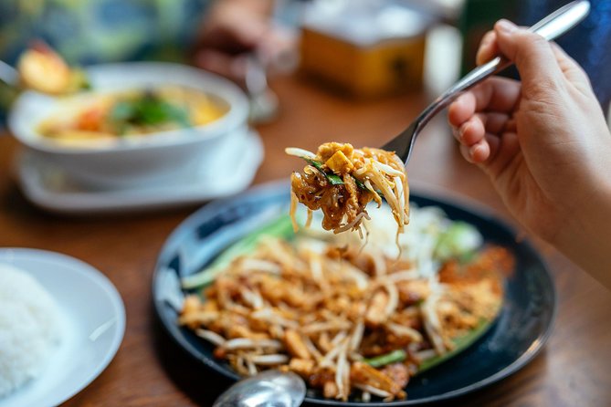 The 10 Tastings of Chiang Mai With Locals: Private Street Food Tour - The guides make the difference