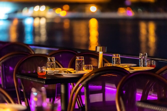The Newest Luxury 5-Star Bangkok Chao Phraya Dinner Cruise - The buffet: broad choice, uneven heat