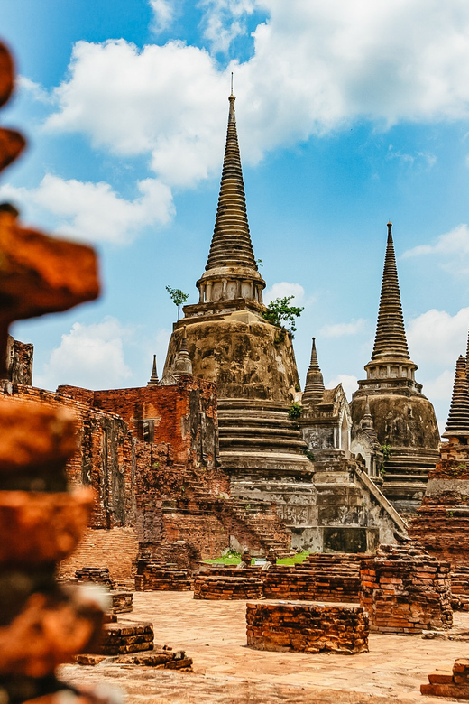 The Old Siam: Ayutthaya Temples Small Group Tour with Lunch - Lunch at a local Thai restaurant