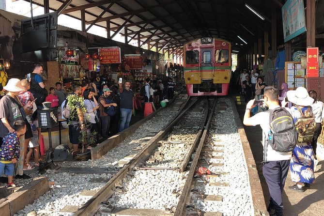 Train Market and Floating Market half day tour - The difference between the two markets matters
