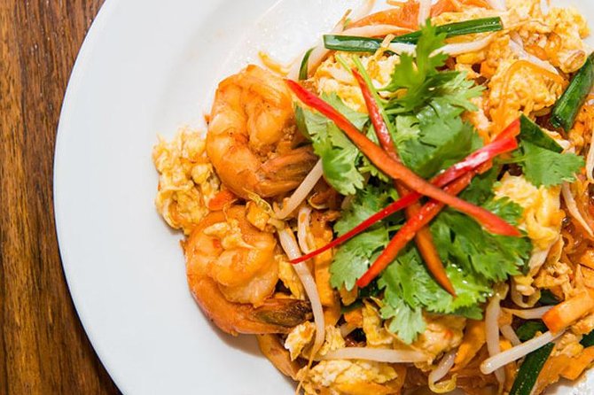 Tuk Tuk Bangkok Private Tour: WW2 Pad Thai, 360-Viewpoint, Chinatown (Pickup) - Golden Mountain and the 360-degree Bangkok view