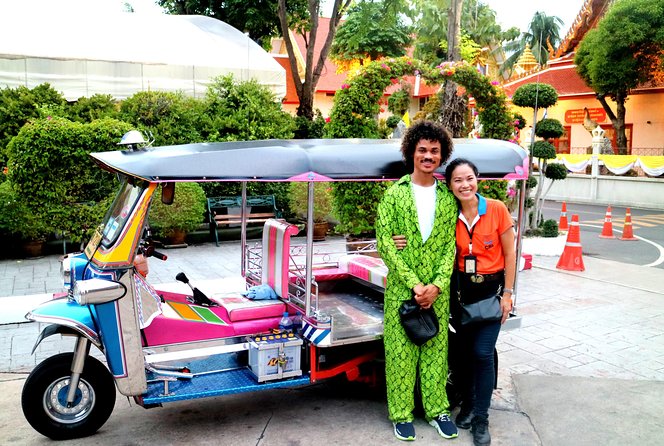 Tuk Tuk Bangkok Private Tour: WW2 Pad Thai, 360-Viewpoint, Chinatown (Pickup) - Thipsamai Pad Thai and the famous orange juice