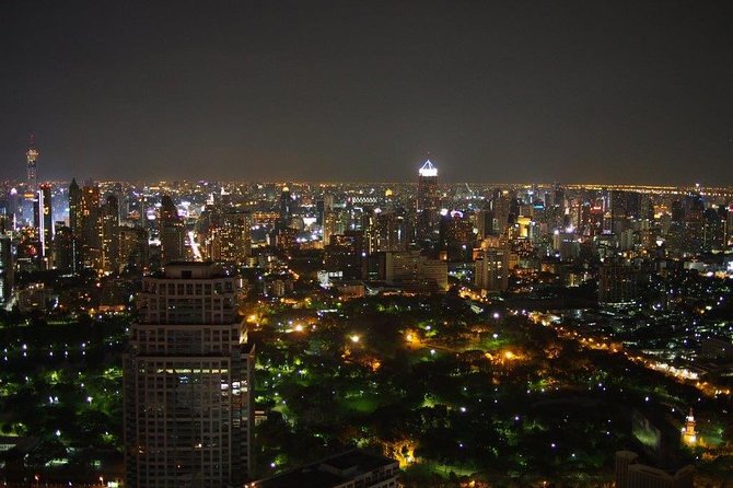 Vertigo Meal at Banyan Tree: Ultimate Rooftop Dining Experience - Arriving at the Banyan Tree