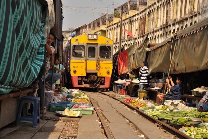 VIP Private Tour Damnoen Saduak+ Amphawa + Mae Klong Railway - What a private vehicle changes