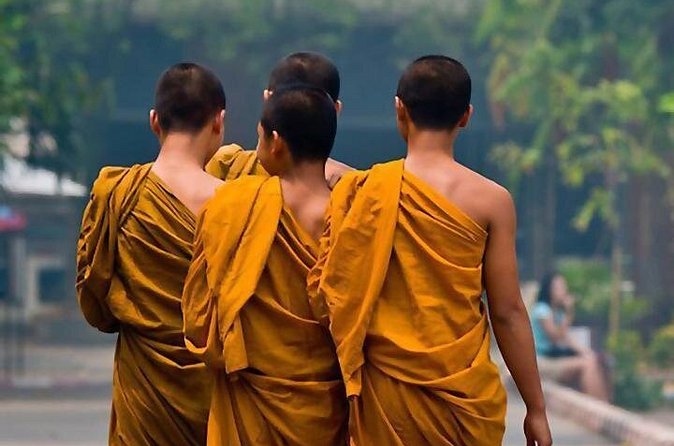 Visit temples in and around Bangkok with a former monk of 10 years - Neighborhood temples and less familiar choices