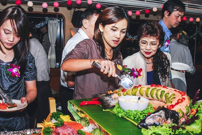 VIVA Alangka River Cruise: Dining & Cabaret Delight - A Two-Hour Night on the Chao Phraya