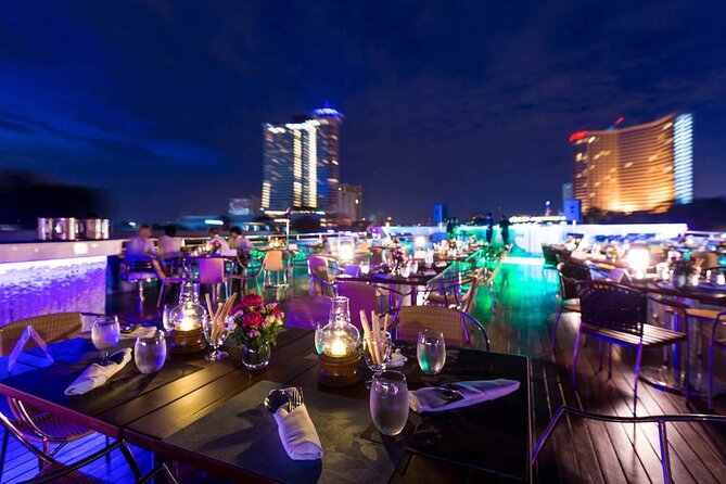 Wonderful Pearl: Bangkok's Dinner Night Cruise - The Grand Palace and Wat Phra Kaew after dark