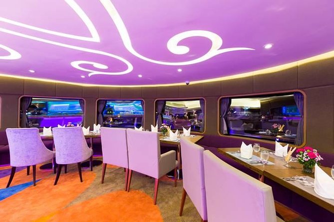 Wonderful Pearl Dinner Cruise - Choosing your seat and using the observation decks